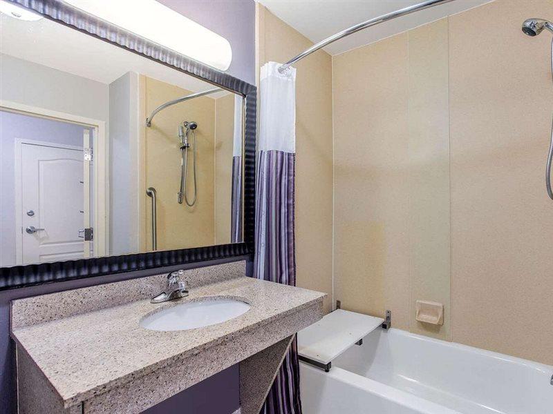 La Quinta Inn & Suites Fultondale Exteriér fotografie